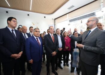 وزير الاتصالات يبحث مع محافظ الدقهلية التعاون في دعم جهود التحول الرقمي بالمحافظة