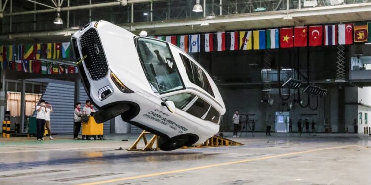 شيري تيجو 9 تخضع لاختبارات أمان قاسية تشمل انقلابا كاملا بزاوية 180 درجة