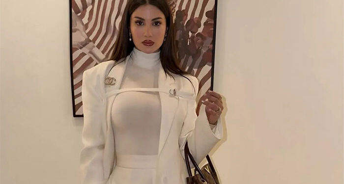 هدى الإتربي تلفت الأنظار بإطلالة شتوية أنيقة