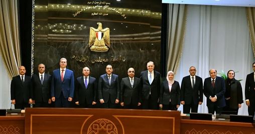 رئيس الوزراء يشهد توقيع اتفاقية تسوية بين عددٍ من الجهات الحكومية وشركة جنوب الوادي للأسمنت