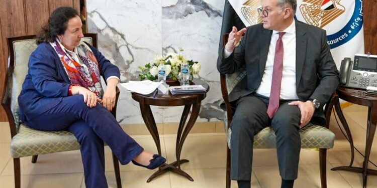 محادثات مع البنك الأوروبي لإعادة الإعمار والتنمية لبحث تعزيز التمويل والاستثمار في قطاعي البترول والتعدين