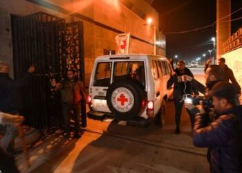 تسليم جثمان إسرائيلي محتجز بغزة.. وفرق البحث تواجه صعوبات بسبب انقطاع الكهرباء