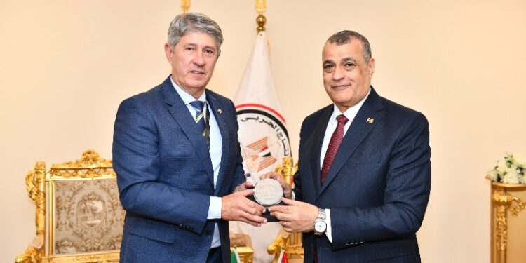 وزير الإنتاج الحربي يستقبل وزير الإنتاج الدفاعي البرازيلي