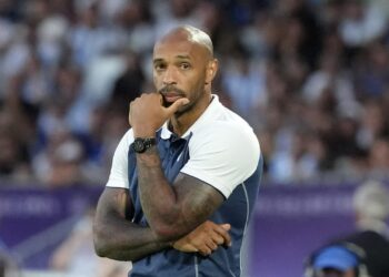 تيري هنري يهاجم محمد صلاح: لا تقول ذلك في العلن