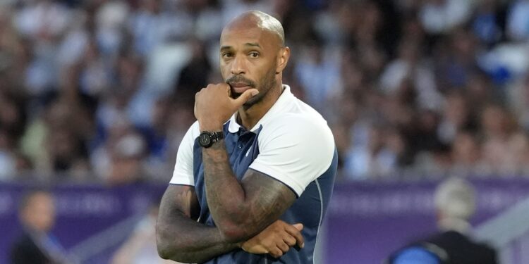 تيري هنري يهاجم محمد صلاح: لا تقول ذلك في العلن