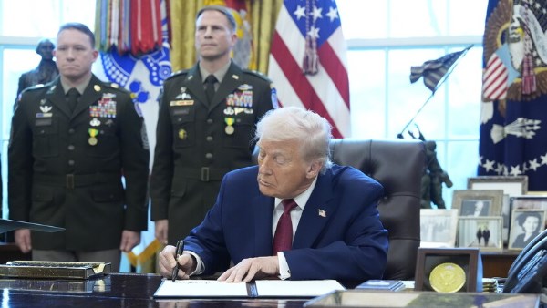 ترامب يوقع مرسوما رئاسيا باعتبار “الفينتانيل” سلاحا للدمار الشامل