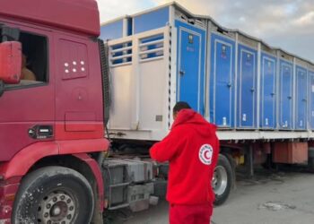 الهلال الأحمر المصري يواصل إمداد غزة بأكثر من 207 ألف سلة غذائية و 30 ألف قطعة ملابس شتوية