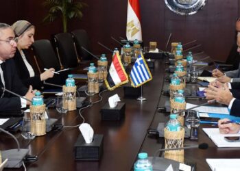 مساعد وزير الاستثمار يبحث مع نائب وزير الخارجية اليوناني تعزيز التعاون الاقتصادي بين البلدين
