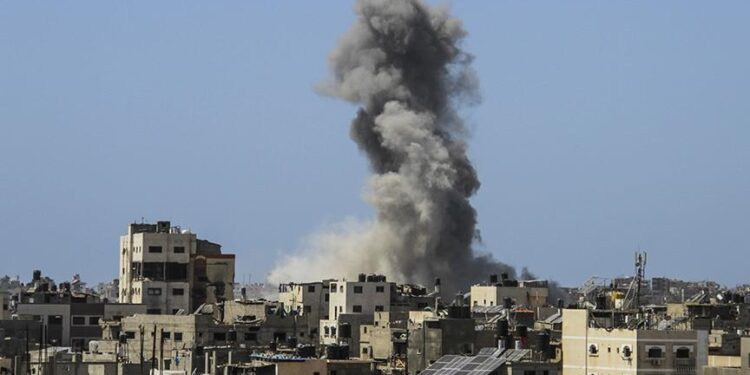 قصف مدفعي إسرائيلي وإطلاق نار كثيف شرق غزة