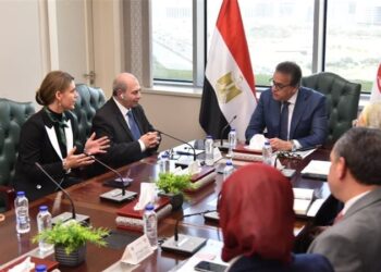 وزير الصحة يلتقي وفد شركة «كلينيلاب» لبحث سبل التعاون في مراقبة مياه الشرب والصرف الصحي