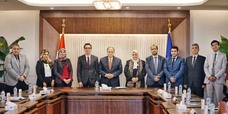 رئيس هيئة الدواء يلتقي ممثلي “صن فارما” لبحث دعم الصناعة وتطوير التوسع الصناعي والتصديري