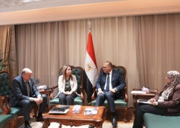 وزير العمل يستقبل خبيرة منظمة العمل الدولية لبحث الاستعدادات لإصدار الاستراتيجية الوطنية للسلامة والصحة المهنية