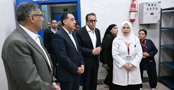رئيس الوزراء يتفقد وحدة طب الأسرة بقرية “الودي”