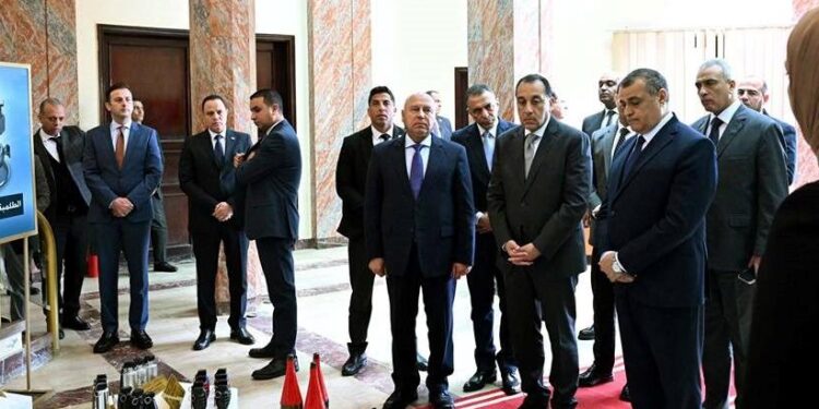 رئيس الوزراء يفتتح مصنع إنتاج الطلمبات الغاطسة بشركة قها للصناعات الكيماوية التابعة لوزارة الإنتاج الحربي