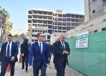 وزير الاستثمار يتفقد مشروع تطوير مبني وزارة الداخلية ب ” لاظوغلي”