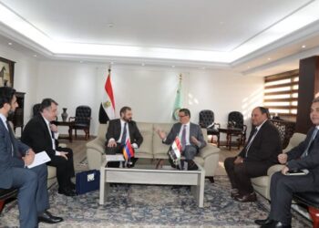 وزير الزراعة يبحث مع وزير الاقتصاد الأرميني آفاق التعاون الزراعي المشترك وزيادة فرص الاستثمار