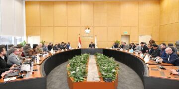 وزير الإسكان يعقد اجتماعاً لمتابعة موقف مشروعات المبادرة الرئاسية “حياة كريمة” لتطوير قرى الريف المصري