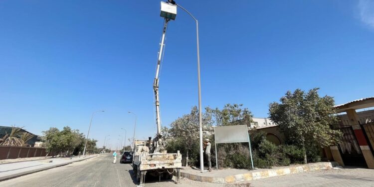 وزير الإسكان يتابع أعمال تطوير الطرق والمرافق بالمناطق الصناعية بعددٍ من المدن الجديدة