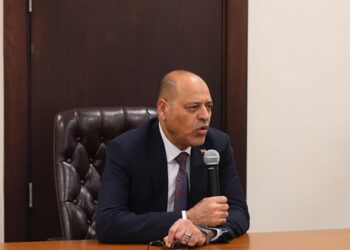 وزير العمل يقرر إيقاف نشاط 11 شركة لإلحاق العمالة بالخارج لمخالفتها أحكام القانون