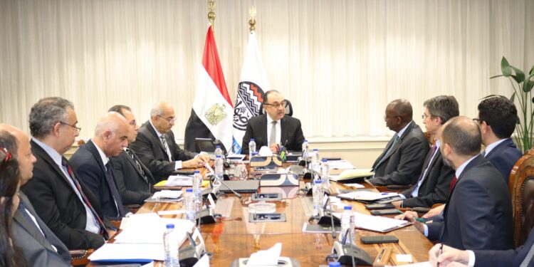 وزير قطاع الأعمال العام يستقبل وفدا رفيع المستوى من مجموعة البنك الدولي لبحث تعزيز التعاون المشترك