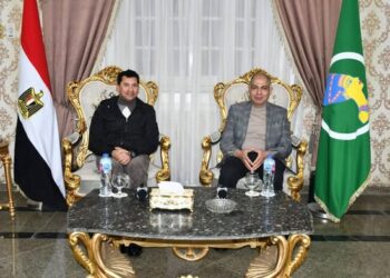 وزير الشباب والرياضة يلتقي محافظ المنيا بديوان المحافظة