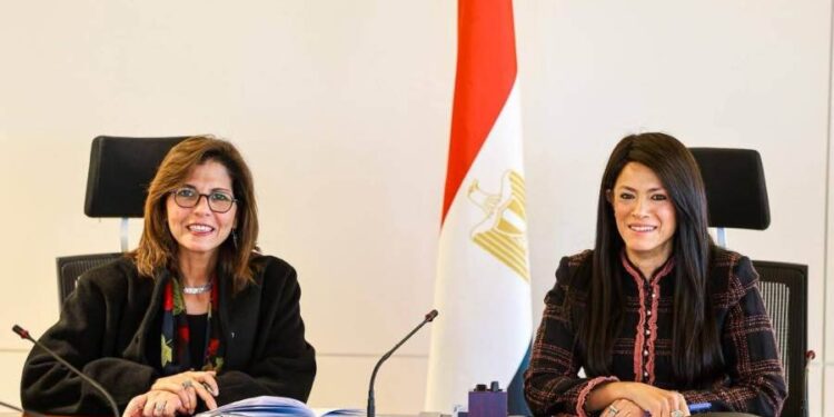 وزيرة التخطيط والمدير التنفيذي للأكاديمية الوطنية للتدريب تناقشان الخطة المستقبلية للأكاديمية وبرامجها التدريبية