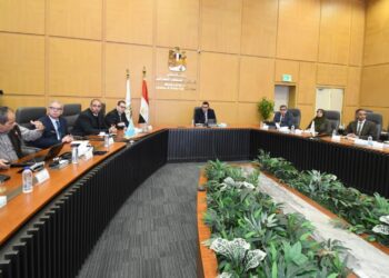 وزير الإسكان يعقد اجتماعًا مع مسئولي شركة “سيتي إيدج” لاستعراض خططها التسويقية