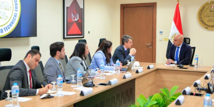 وزير التربية والتعليم يستعرض مع المدير الإقليمي للبنك الدولي خطط تطوير منظومة التعليم