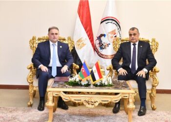 وزير الإنتاج الحربي يلتقي وزير الصناعات الدفاعية لدولة أذربيجان
