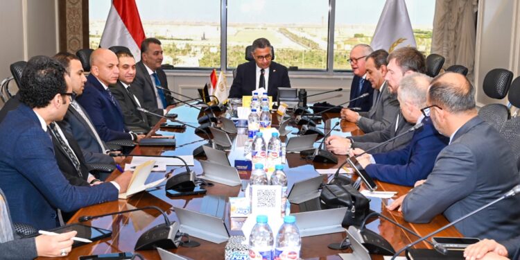 وزير التموين يترأس اجتماعًا لمتابعة منظومة تتبع السلع الأساسية وتعزيز التحول الرقمي في سلاسل الإمداد