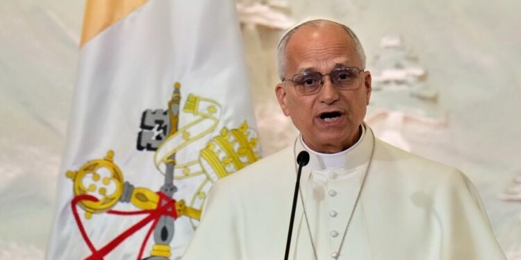 بابا الفاتيكان يُطالب حزب الله بنزع سلاحه واللجوء إلى طاولة الحوار