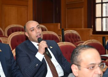 النائب محمد ثابت يطالب وزير الإسكان بحل مشاكل الصرف الصحي و تنفيذ مشروعات حياة كريمة بسوهاج