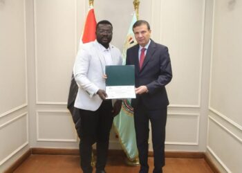 وزير الزراعة يُسلّم شهادات التخرج لمتدربين من 10 دول أفريقية