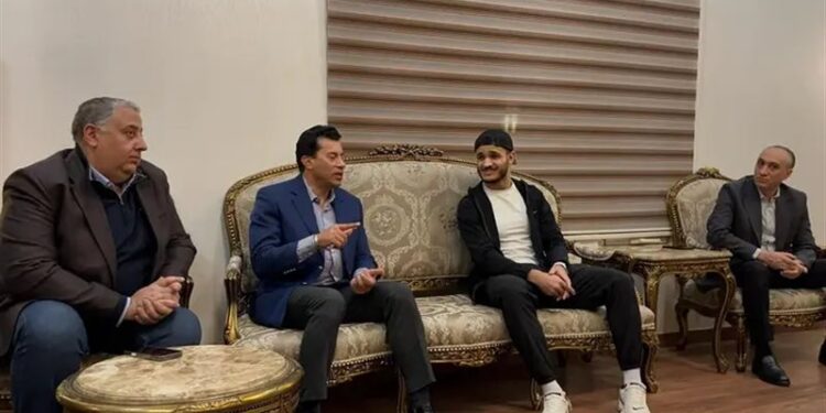 وزير الشباب والرياضة يستقبل البطل العالمي مصطفى حسين بعد إنهاء أزمة محاولة تجنيسه