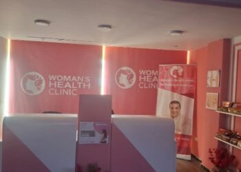 الصحة: إغلاق مركز “Woman Health Clinic” للعمل دون ترخيص وضبط منتحل صفة طبيب