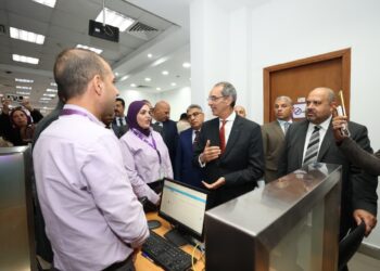 وزير الاتصالات يفتتح مكتب بريد المنصورة الرئيسي بعد تطويره وتزويده بأحدث الأنظمة