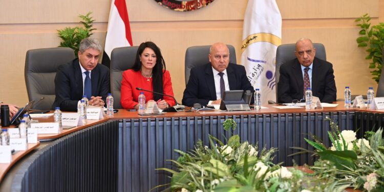 نائب رئيس مجلس الوزراء للتنمية الصناعية يترأس الاجتماع الـ35 للمجموعة الوزارية ويُقرّ حزمة قرارات لدعم الصناعة المحلية وتعزيز الاستثمارات