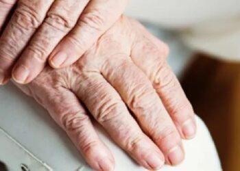 عادات يومية تسرّع من الشيخوخة