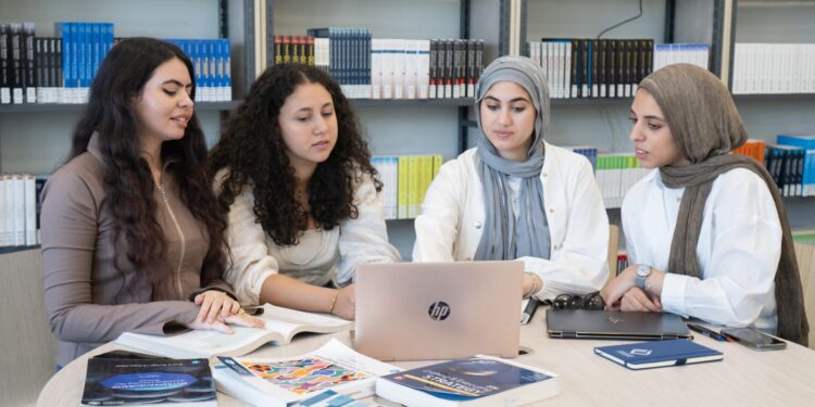 جامعة مصر للمعلوماتية تنافس أفضل جامعات العالم في ألعاب التفكير الاستراتيجي لإدارة الشركات