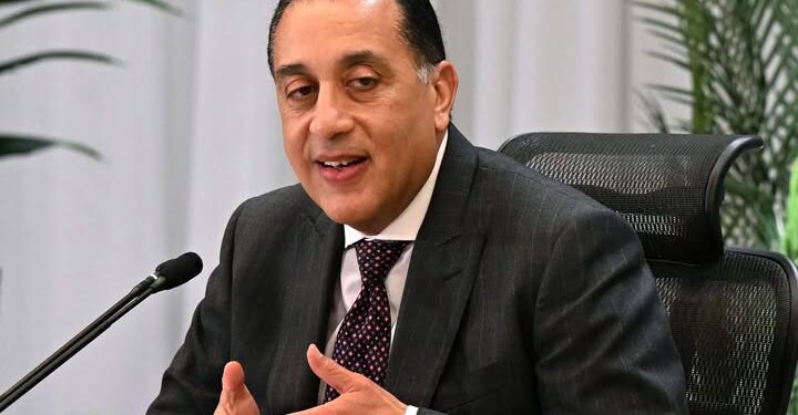 رئيس الوزراء يهنئ فخامة الرئيس بالعام الميلادي الجديد