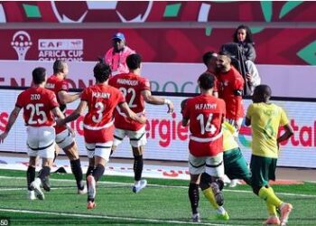 منتخب الفراعنة بـ10 لاعبين يهزم جنوب أفريقيا بهدف محمد صلاح