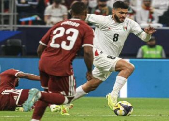 النيران الصديقة تكبد منتخب قطر أول هزيمة فى كأس العرب أمام فلسطين 1-0
