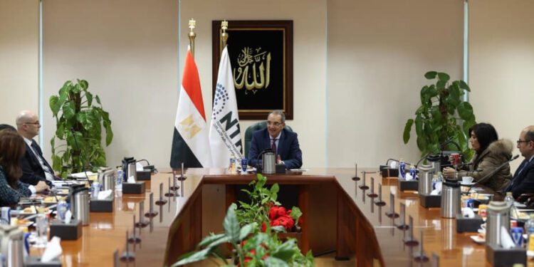 وزير الاتصالات يناقش مع لجنة الصناعة مستقبل قطاع الاتصالات والتحديات المقبلة