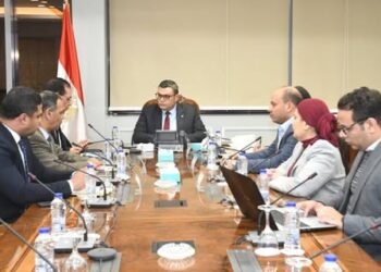 وزير الإسكان يتابع مع “الشركة الوطنية الطرق” ملفات العمل المشترك وأوجه التعاون