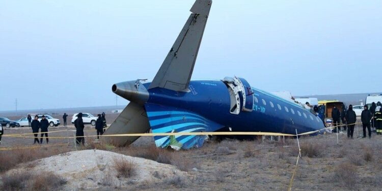 كازاخستان تحدد سببا محتملا لتحطم طائرة الخطوط الجوية الأذربيجانية