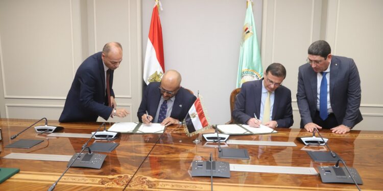 وزير الزراعة يوقع اتفاقية تجديد استضافة مصر للمركز الدولي للأسماك