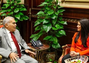 وزيرة التخطيط الدولي تلتقي رئيس مجلس الشيوخ