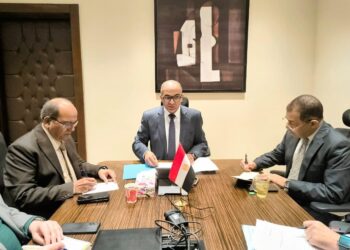 نائب وزير الإسكان يعقد اجتماعًا لمتابعة الاحتياجات من الطلمبات لشركات مياه الشرب والصرف الصحي