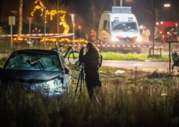 بينهم 3 بجروح خطيرة.. إصابة 9 أشخاص في حادث دهس سيارة بهولن