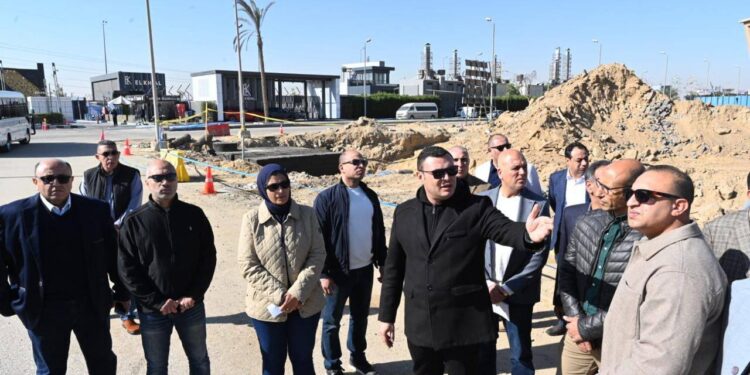 وزير الإسكان يتفقد تطوير الطرق والمحاور بالشيخ زايد